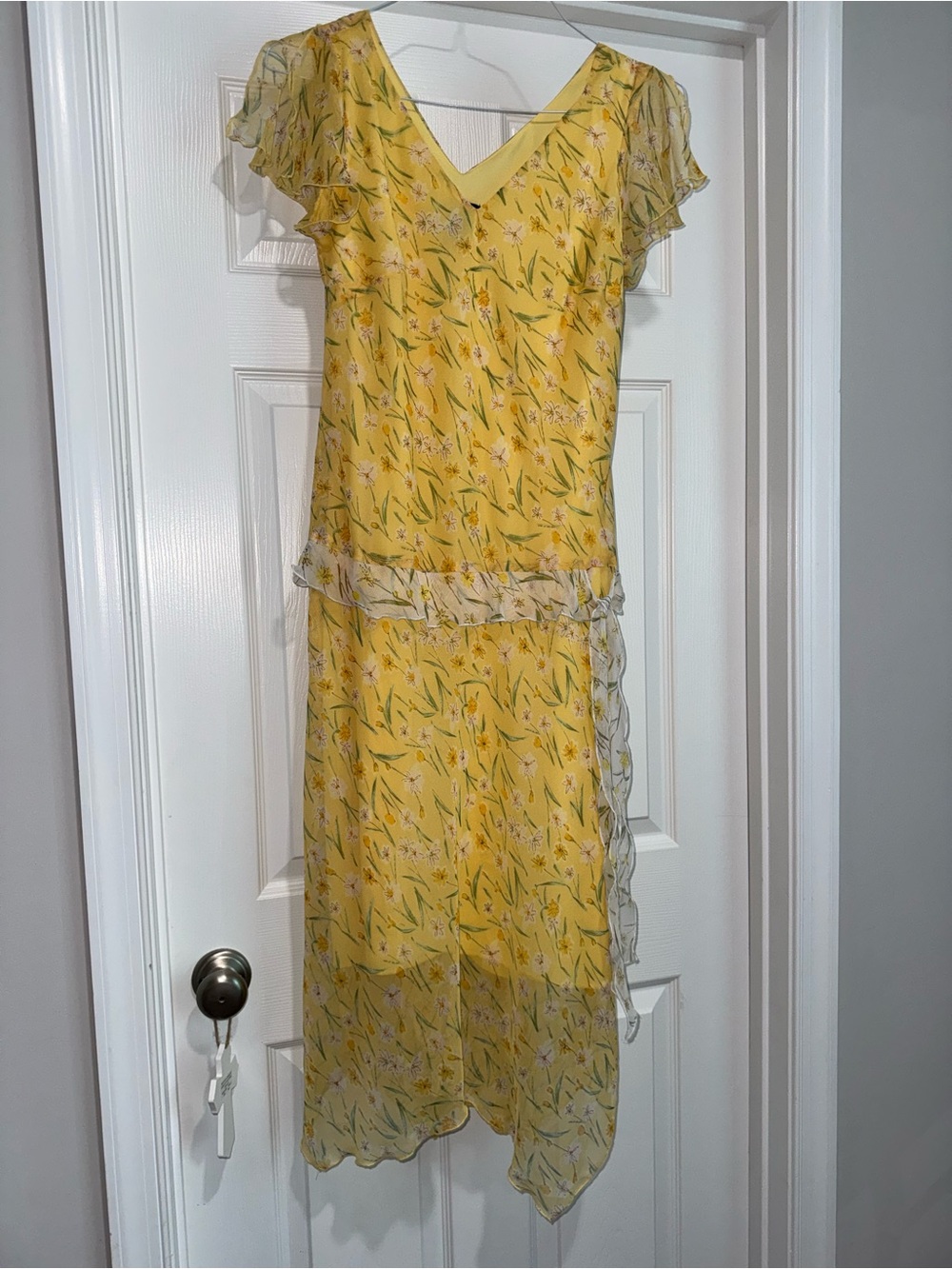Vintage believe… Yellow Floral V-Neck Midi Dress with Drop Waist